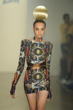 sarışınlar Show'da model