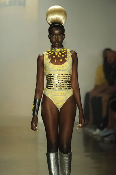 Model walks runway at The Blonds show — Stock Photo, Image