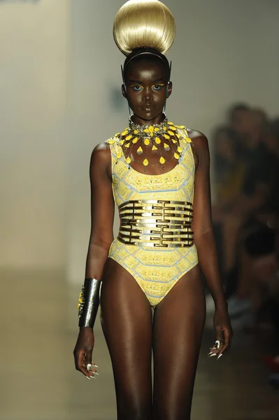 Model walks runway at The Blonds show — Stock Photo, Image