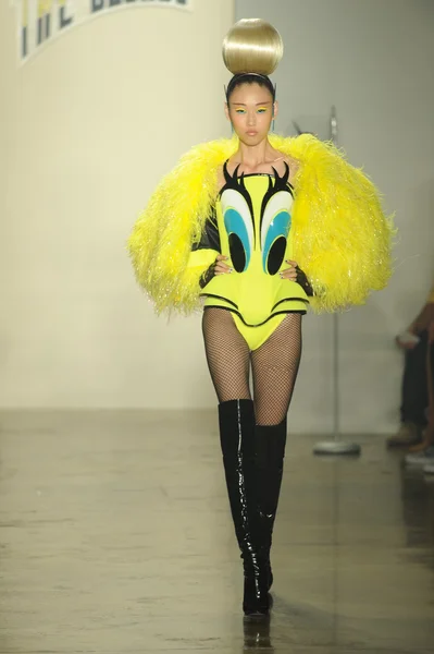 Modelo em The Blonds show — Fotografia de Stock