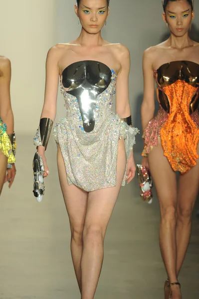 Models walk runway at The Blonds show — Stock Photo, Image