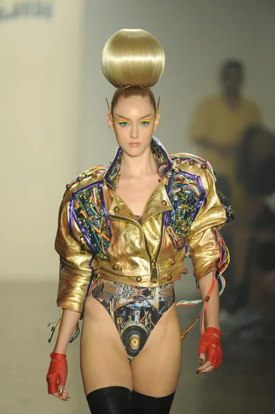 Modelo em The Blonds show — Fotografia de Stock