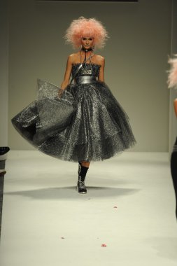 Elena kurnosova, betsey johnson defile
