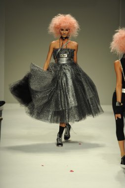 Elena kurnosova, betsey johnson defile