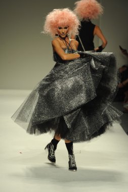 Elena kurnosova, betsey johnson defile