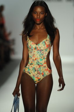 nanette lepore gösteri pist model yürür