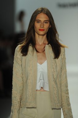 nanette lepore gösteri pist model yürür