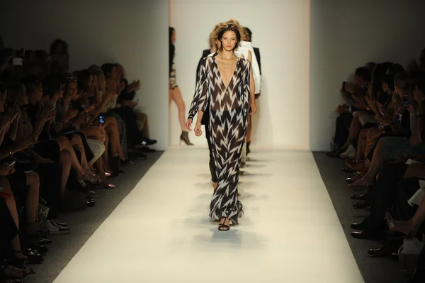 Modelos caminar final de pista en Rachel Zoe show — Foto de Stock