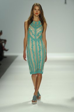 nanette lepore gösteri pist model yürür