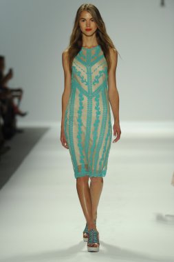 nanette lepore gösteri pist model yürür