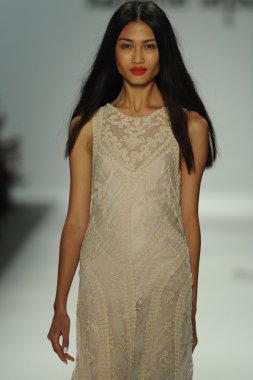 nanette lepore gösteri pist model yürür