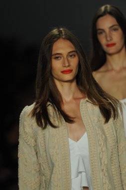 nanette lepore Haritayı modellerini