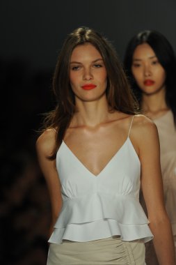 nanette lepore Haritayı modellerini