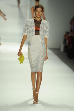 model, milly tarafından michelle smith defile