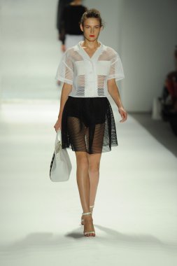 model, milly tarafından michelle smith defile