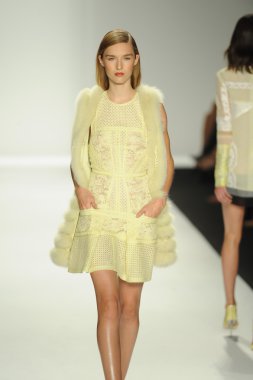 model j. pist yürür mendel gösterisi