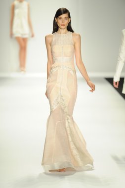 model j. pist yürür mendel gösterisi