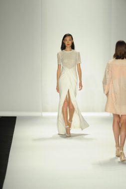 model j. pist yürür mendel gösterisi
