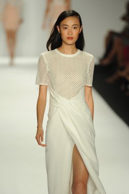 model j. pist yürür mendel gösterisi