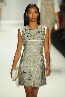 model j. pist yürür mendel gösterisi