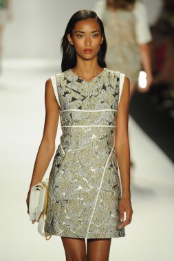 model j. pist yürür mendel gösterisi