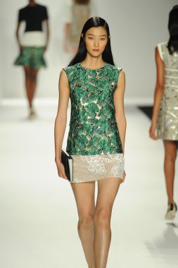 model j. pist yürür mendel gösterisi