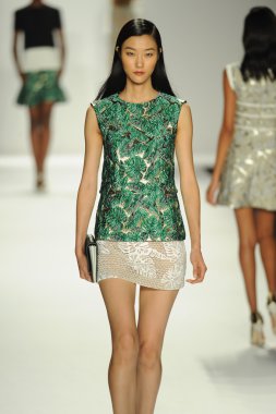 model j. pist yürür mendel gösterisi
