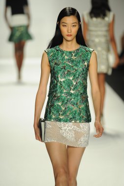 model j. pist yürür mendel gösterisi