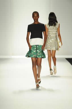 model j. pist yürür mendel gösterisi