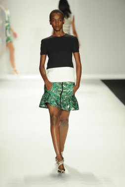 model j. pist yürür mendel gösterisi