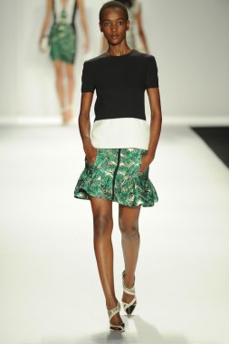 model j. pist yürür mendel gösterisi