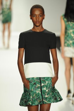 model j. pist yürür mendel gösterisi