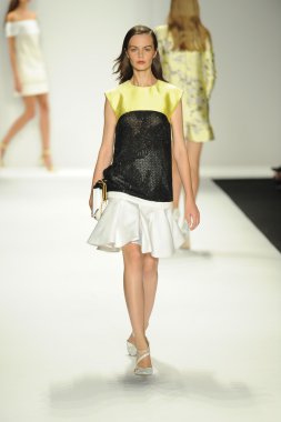 model j. pist yürür mendel gösterisi