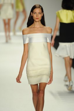 model j. pist yürür mendel gösterisi