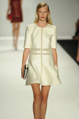 model j. pist yürür mendel gösterisi