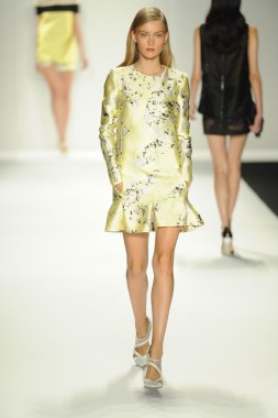 model j. pist yürür mendel gösterisi