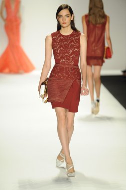 model j. pist yürür mendel gösterisi