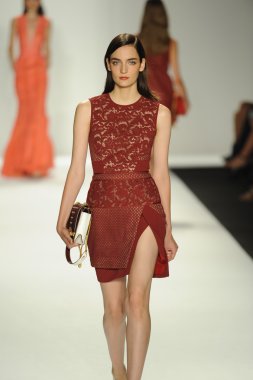 model j. pist yürür mendel gösterisi