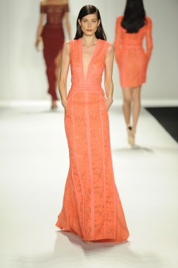 model j. pist yürür mendel gösterisi
