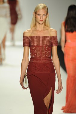 model j. pist yürür mendel gösterisi