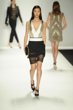 model j. pist yürür mendel gösterisi