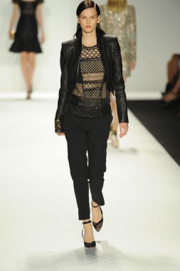 model j. pist yürür mendel gösterisi