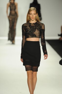 model j. pist yürür mendel gösterisi