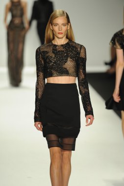 model j. pist yürür mendel gösterisi