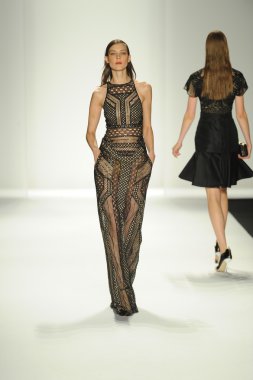 model j. pist yürür mendel gösterisi