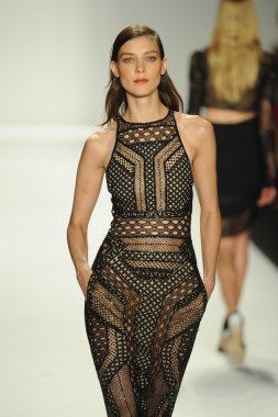 model j. pist yürür mendel gösterisi