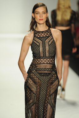 model j. pist yürür mendel gösterisi