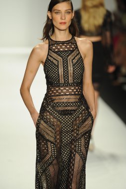 model j. pist yürür mendel gösterisi