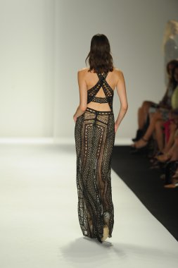 model j. pist yürür mendel gösterisi
