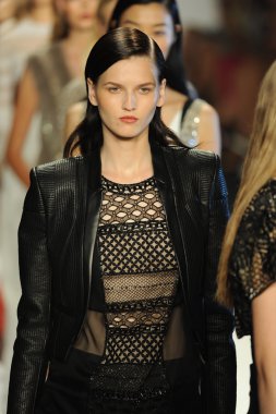 model j. pist yürür mendel gösterisi